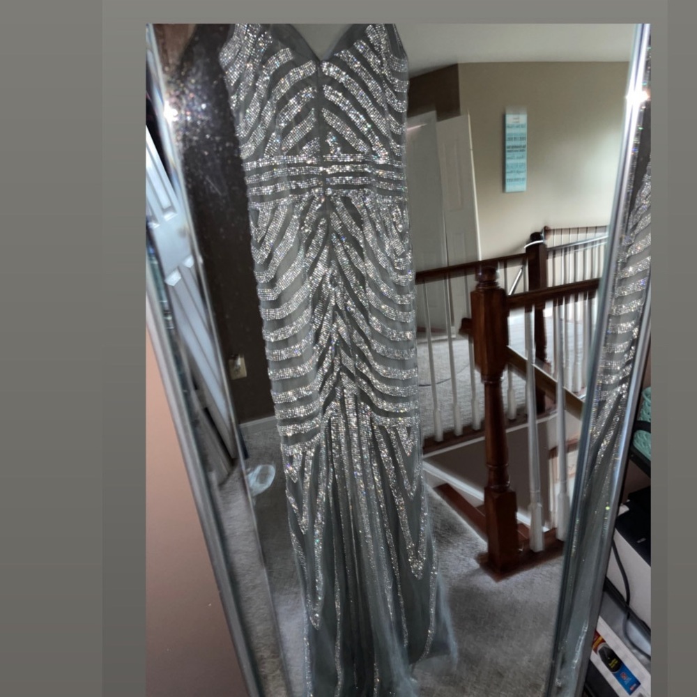 SILVER PROM DRESS - Picture 4 of 8